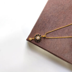 Women's Fashion Necklaces Black Stone Flower Designer Pendant Necklace with Box Chain for Daily Wear Jewellery