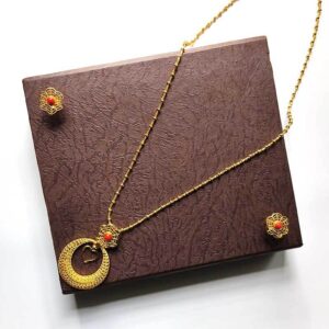 Charming Designer Fashion Chain with Round Locket Love Hanging with Round Flower Coral Classic Stud Earring Modern Mahar Mala for Girls and Women
