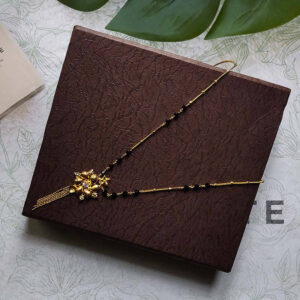Fashion Necklace with White Stone Round Pendant Style Black Crystal Bead Chain for Girl and Women